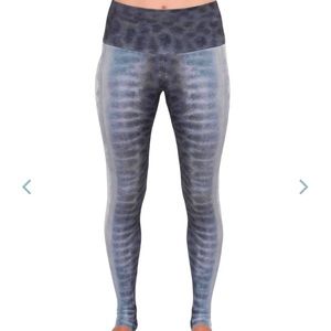 Used Waterlust Leggings - Tiger Shark.